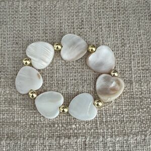 Mother of Pearl heart bracelet (stretch)